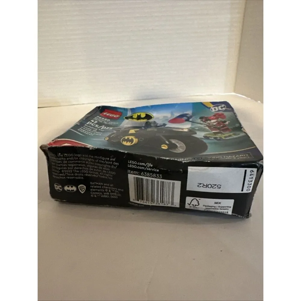LEGO SUPER HEROES BATMAN VERSUS HARLEY QUINN SET NUMBER (76220) NEW WITH DAMAGE!